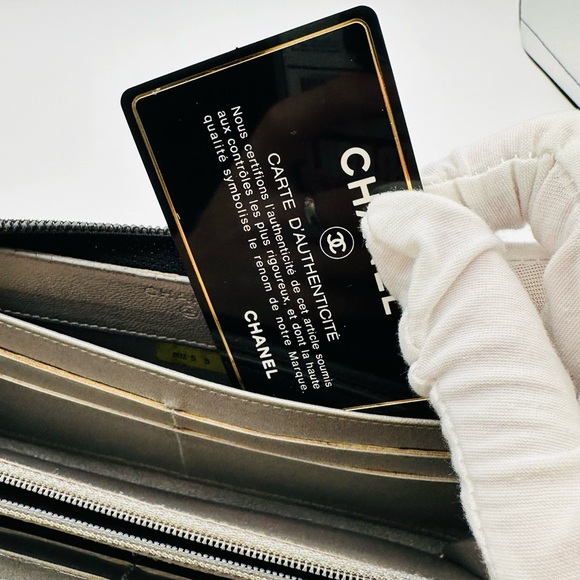 Chanel Large Puffy Zip around wallet - Picture 8 of 13